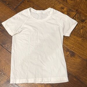Lululemon Swiftly Tech Short Sleeve 2.0, waist length, size 4
